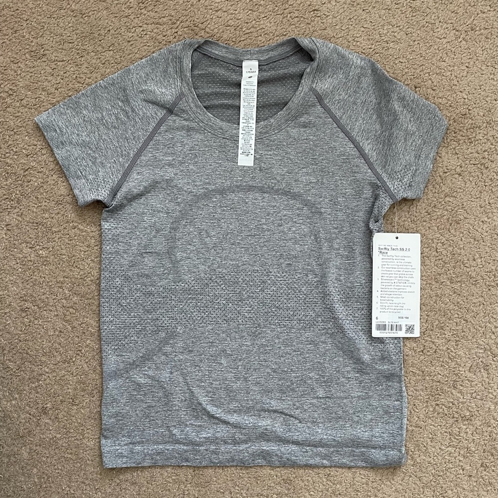 NWT Swiftly Tech Short Sleeve Shirt 2.0 size 6 Asia